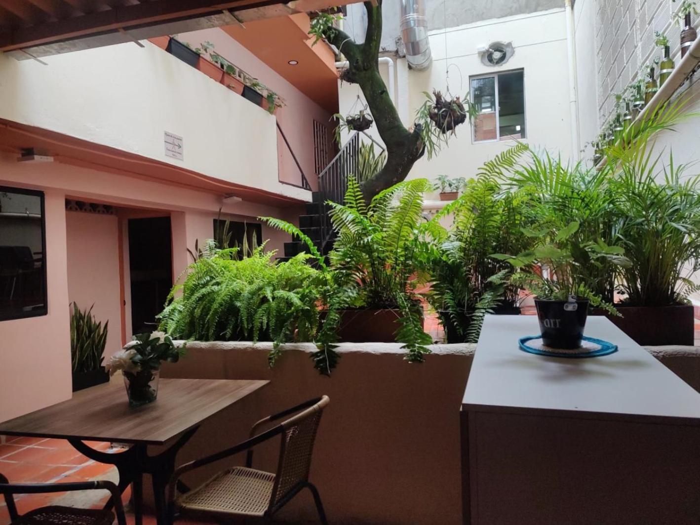 Hostal Casa Primavera メデジン エクステリア 写真