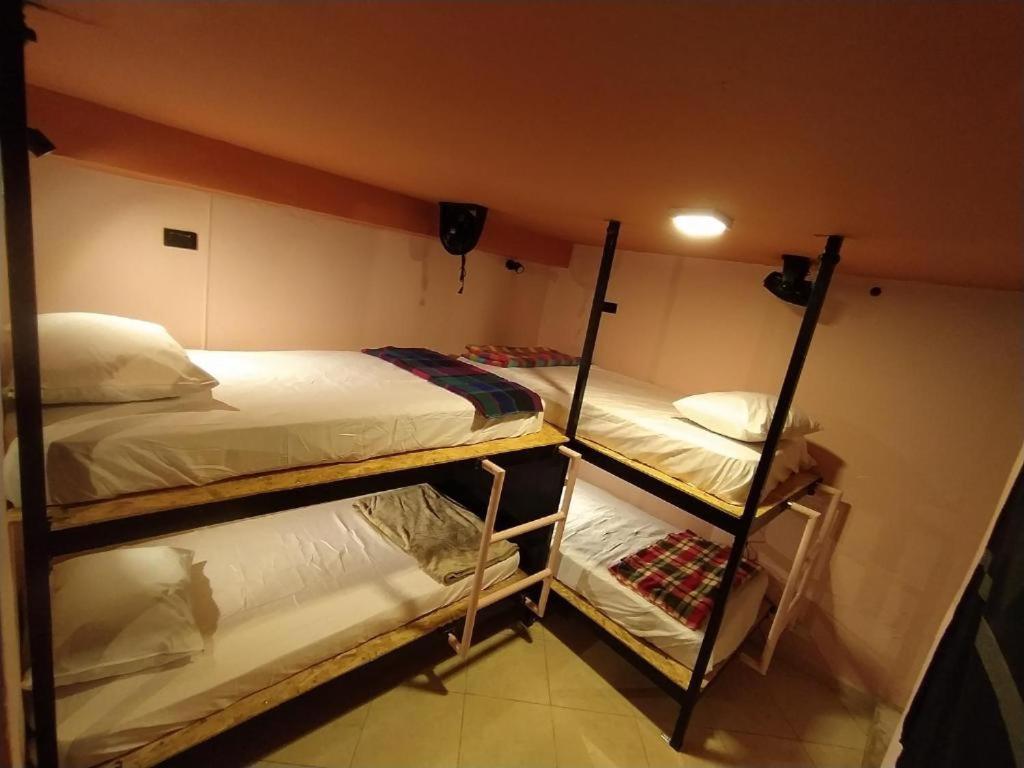 Hostal Casa Primavera メデジン エクステリア 写真