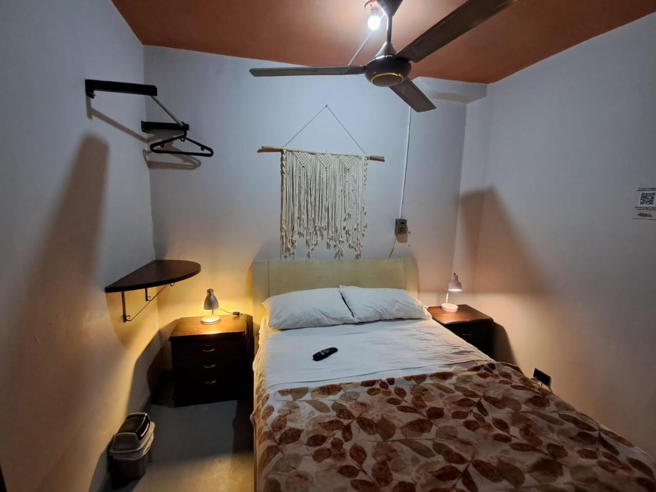 Hostal Casa Primavera メデジン エクステリア 写真